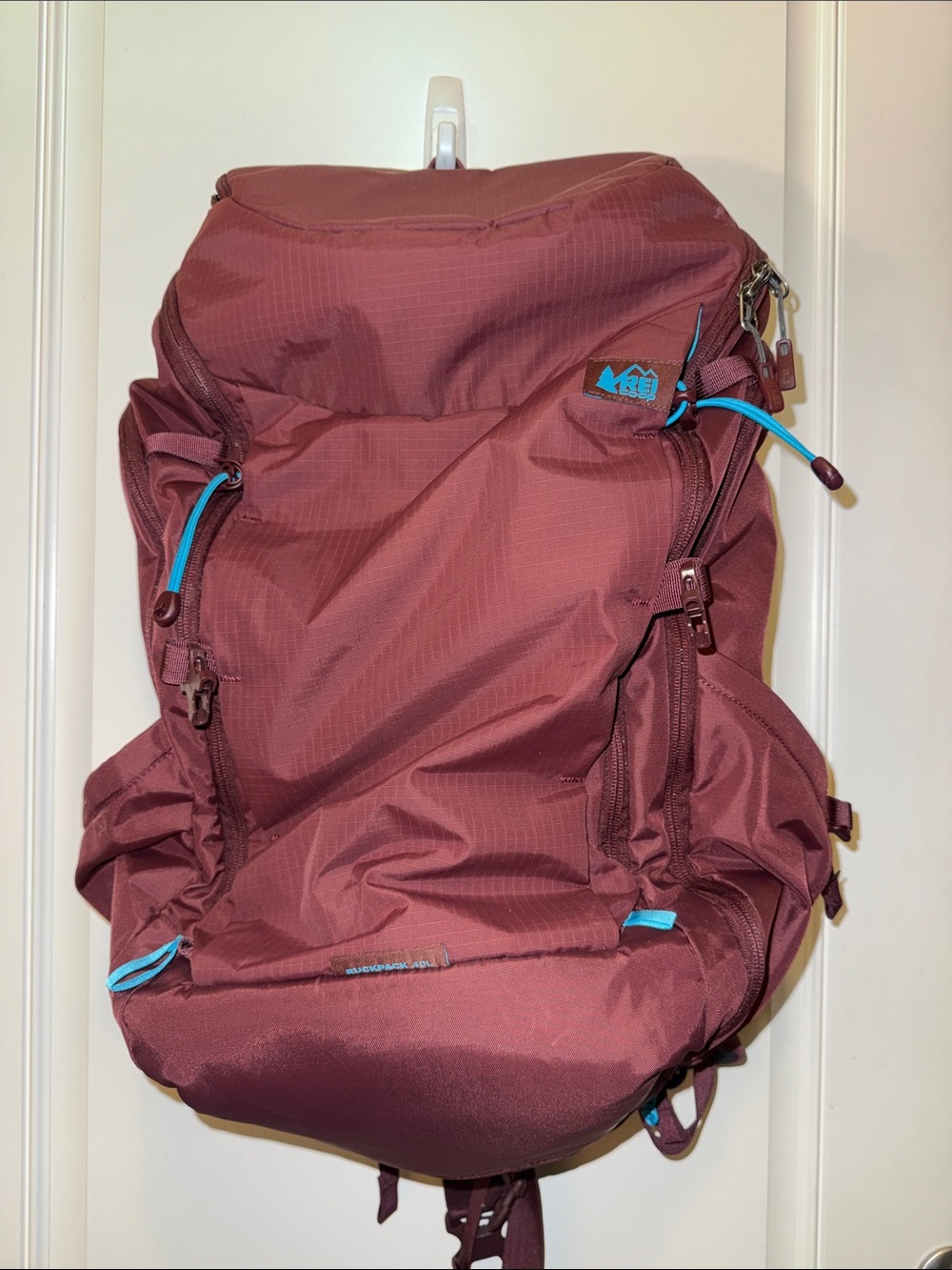 REI Ruckpack 40l Burgundy Backpack with Blue Accents like new condition